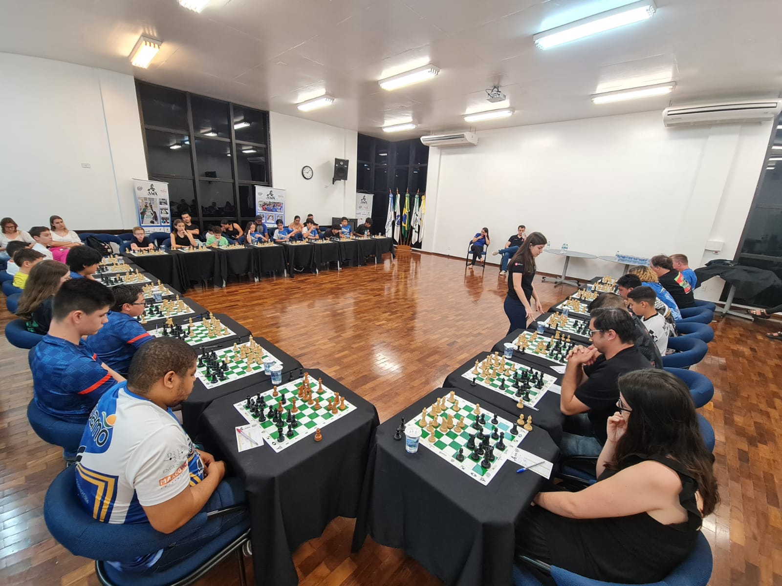 Secretarias de Educação e Esporte realizam Torneio de Xadrez - Prefeitura  de Pitanga
